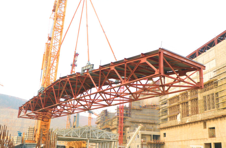 AKKUYU NGS’NİN 1’İNCİ ÜNİTESİNİN TÜRBİN BİNASINDAKİ ÇATININ MONTAJI TAMAMLANDI