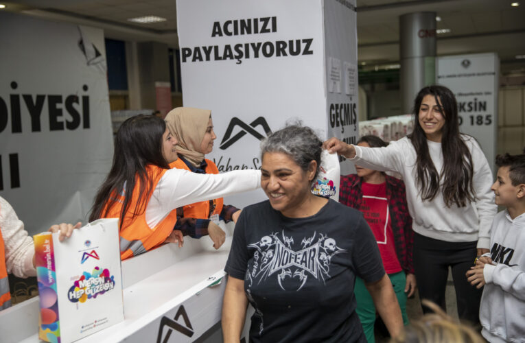 BÜYÜKŞEHİR’DEN KADINLARA HİJYEN SETİ DAĞITIMI