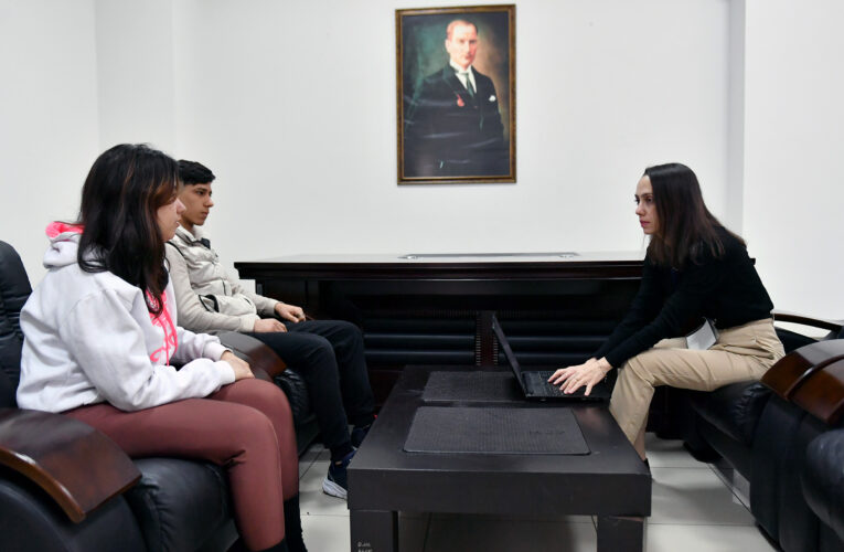 BÜYÜKŞEHİR’DEN DEPREMZEDE ÖĞRENCİLERE YKS BAŞVURUSUNDA REHBERLİK DESTEĞİ