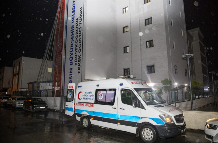 DEPREM BÖLGESİNDEN GELEN AİLE, BEBEKLERİNİ MERSİN’DE DÜNYAYA GETİRDİ