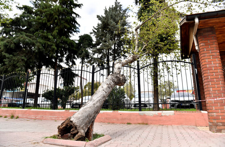 MERSİN BÜYÜKŞEHİR, ‘DOĞU AKDENİZ’DE KUVVETLİ FIRTINA’ UYARISINA KARŞI EKİPLERİ İLE TEYAKKUZDA