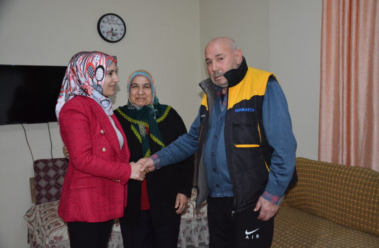 MERSİN BÜYÜKŞEHİR’İN KADIN OTOBÜS SÜRÜCÜSÜ, KALP SPAZMI GEÇİREN YOLCUYU SAĞLIK EKİPLERİNE ULAŞTIRDI