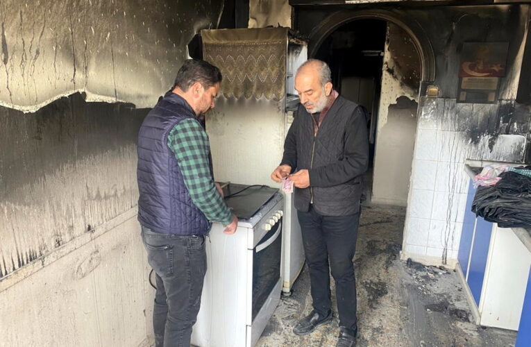 YANAN EVDE PARA BULDU, SAHİBİNE TESLİM ETTİ