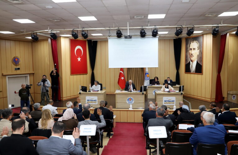 “YATIRIMI VE İSTİHDAMI BEKLETİYOR VE GECİKTİRİYORSUNUZ”