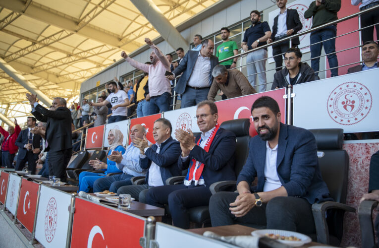 YENİ MERSİN İDMAN YURDU, KARAKÖPRÜ İLE MÜCADELESİNDEN 3-1 GALİP AYRILDI