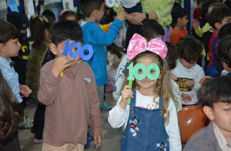 100 KİTAP İÇİN 100 RESİM YAPTILAR