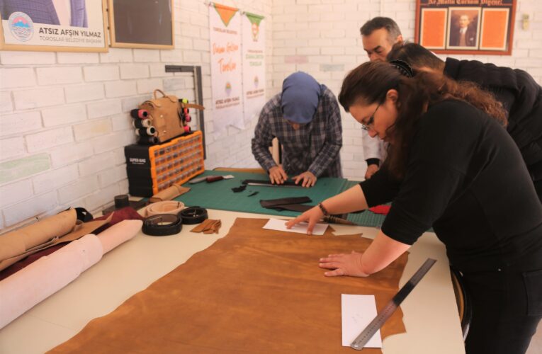 TOROSLAR BELEDİYESİNİN DERİ İŞLEMECİLİĞİ KURSUNA YOĞUN İLGİ