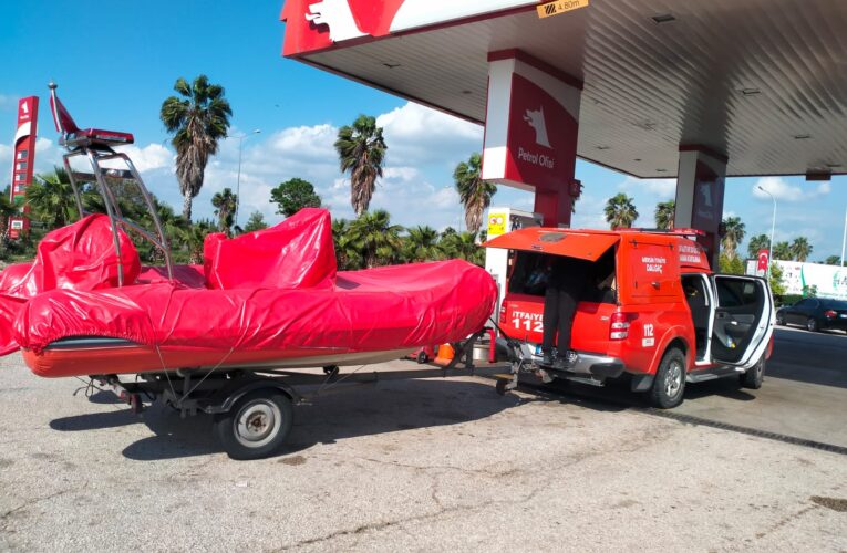 MERSİN İTFAİYESİ, MUNZUR ÇAYI’NDA KAYBOLAN 3 GENCİ ARIYOR