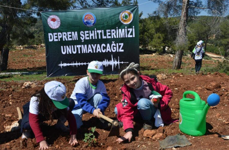 Mersin’de Öğrencilerle Fidan Dikim Etkinliği