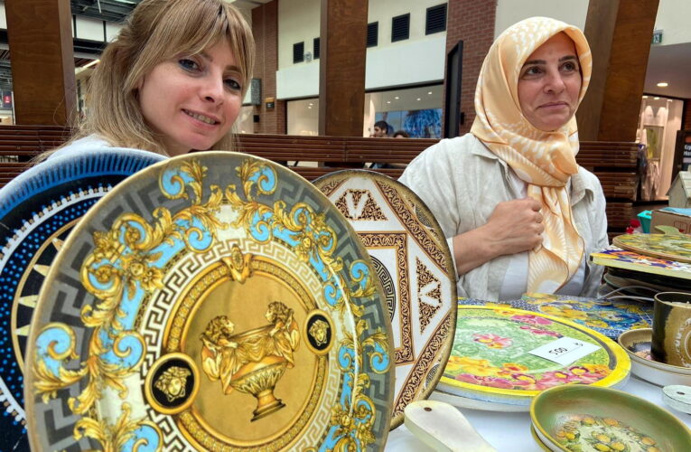 AKDENİZ’DE “UMUTLAR PAYLAŞTIKÇA ÇOĞALIR” SERGİSİ