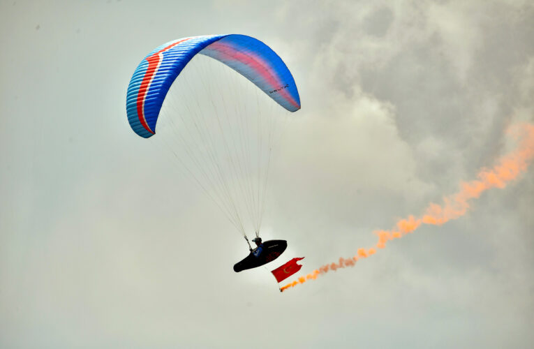 MERSİN BÜYÜKŞEHİR’LE 19 MAYIS GÖKLERDE DE KUTLANDI