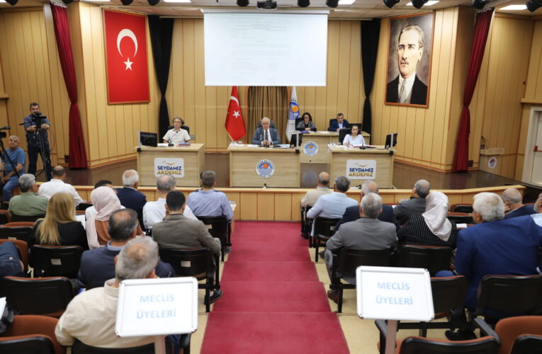 “Borçlanmayı anlatırken, kasadaki parayı da söylemek lazım”