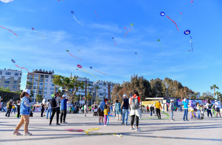 MERSİN BÜYÜKŞEHİR’DEN DOLU DOLU ŞENLİK: ‘ENGELLERİ UÇURUYORUZ ŞENLİĞİ’
