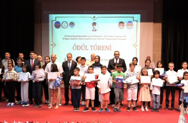 “VATAN VE MİLLET SEVGİSİNİ SATIRLARA DÖKEN ÇOCUKLAR VE GENÇLER, GURURLANDIRDI”