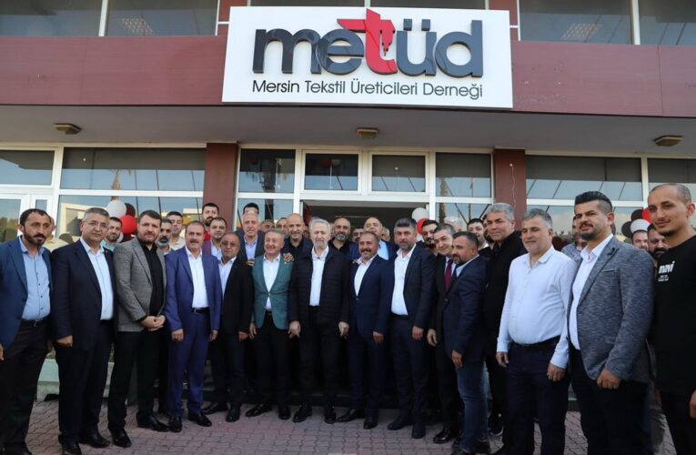 Eski Bakan Çağlayan ile birlikte depremzede aileleri ziyaret