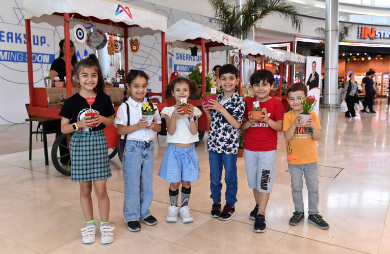 BÜYÜKŞEHİR’İN ‘ÇİÇEK PAZARI’ ANNELER GÜNÜ İÇİN AÇILDI