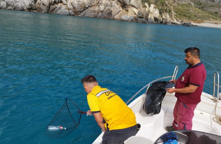 Sahilde ve denizde “çöp avı”na çıkıldı