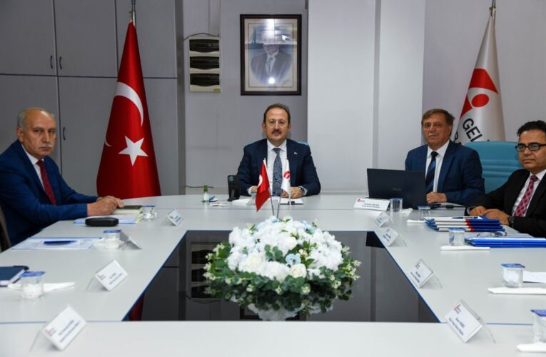 VALİ ALİ HAMZA PEHLİVAN, MERSİN VERGİ DAİRESİ BAŞKANLIĞI’NDA TOPLANTI GERÇEKLEŞTİRDİ