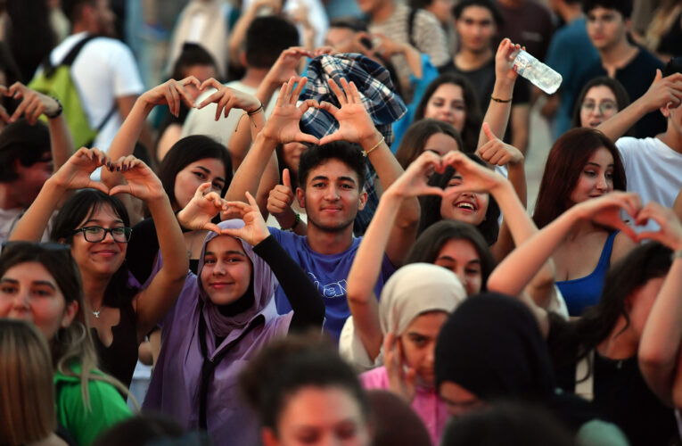 ÜNİVERSİTE ADAYI GENÇLER SINAV ÖNCESİ MORAL DEPOLADI