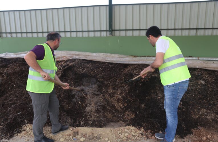 “YEŞİL ALANLAR BAKIMDAN GEÇİYOR, ORTAYA ÇIKAN ATIKLAR ORGANİK GÜBREYE DÖNÜŞÜYOR”