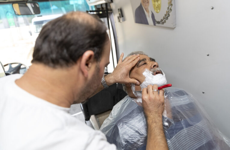 VATANDAŞLAR MOBİL KUAFÖR HİZMETİNDEN MEMNUN