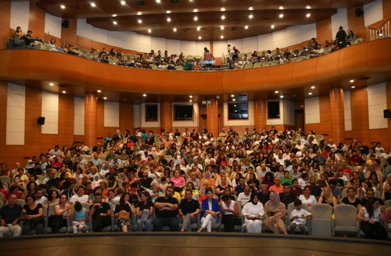 Sanatseverler salonu doldurdu