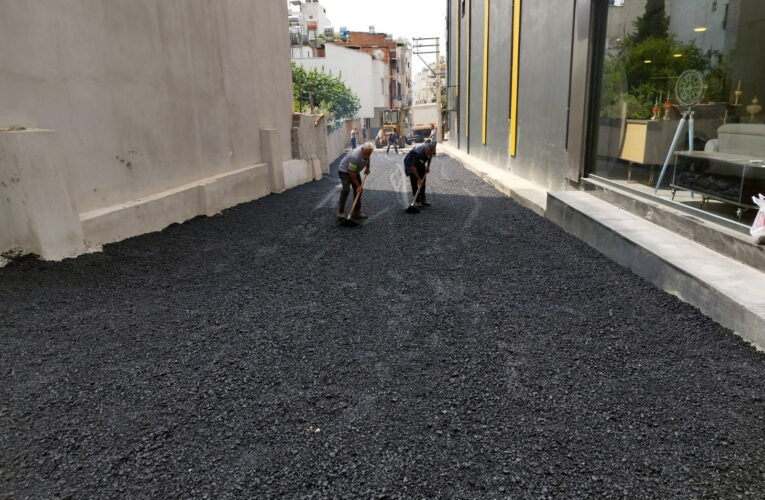 AKDENİZ’DE YOL AÇMA, ASFALT VE KALDIRIM YENİLEME ÇALIŞMALARI