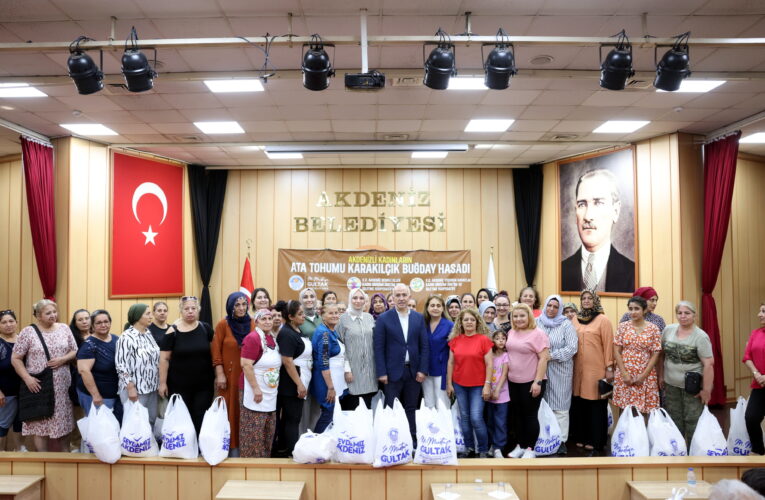 KARAKILÇIK BUĞDAYINDAN ELDE EDİLEN KİLOLARCA UN KADIN KOOPERATİFLERİNE HEDİYE EDİLDİ