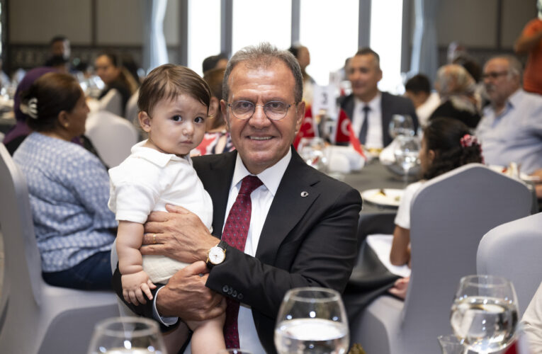 BAŞKAN SEÇER VE EŞİ MERAL SEÇER,  15 TEMMUZ ANMASINDA ŞEHİT AİLELERİ, GAZİLER VE GAZİ AİLELERİ İLE YEMEKTE BULUŞTU