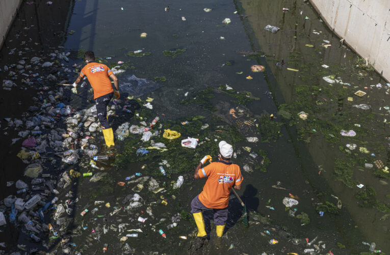 BÜYÜKŞEHİR EKİPLERİ HALK SAĞLIĞI İÇİN ÇALIŞMAYA DEVAM EDİYOR