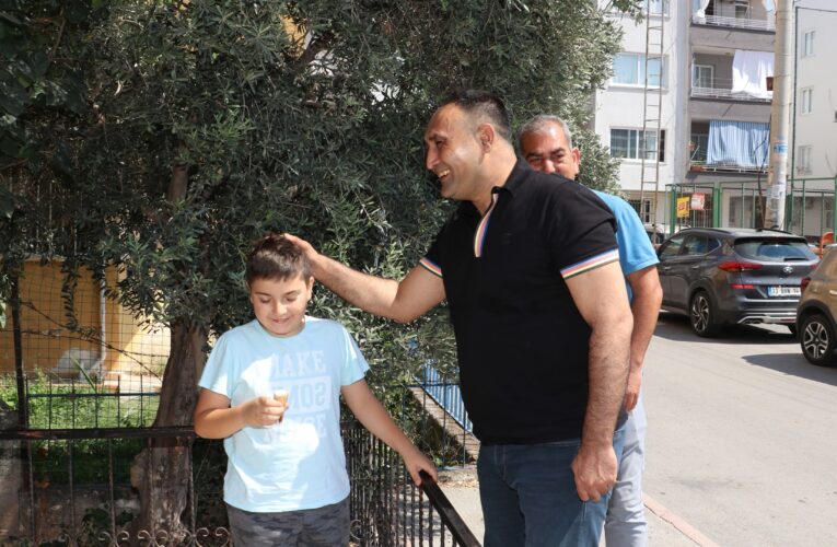 MAHALLE ZİYARETLERİNDE BAŞKAN YILMAZ’A ÇOCUKLARDAN YOĞUN İLGİ
