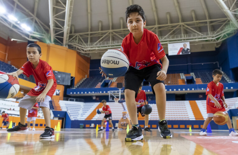 BÜYÜKŞEHİR ÜCRETSİZ BASKETBOL KURSU İLE GELECEĞİN SPORCULARI YETİŞİYOR