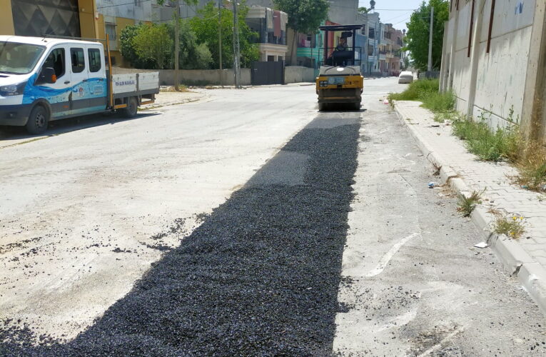 FEN İŞLERİ EKİPLERİ AKDENİZ’İN HER MAHALLESİNE HİZMET VERİYOR