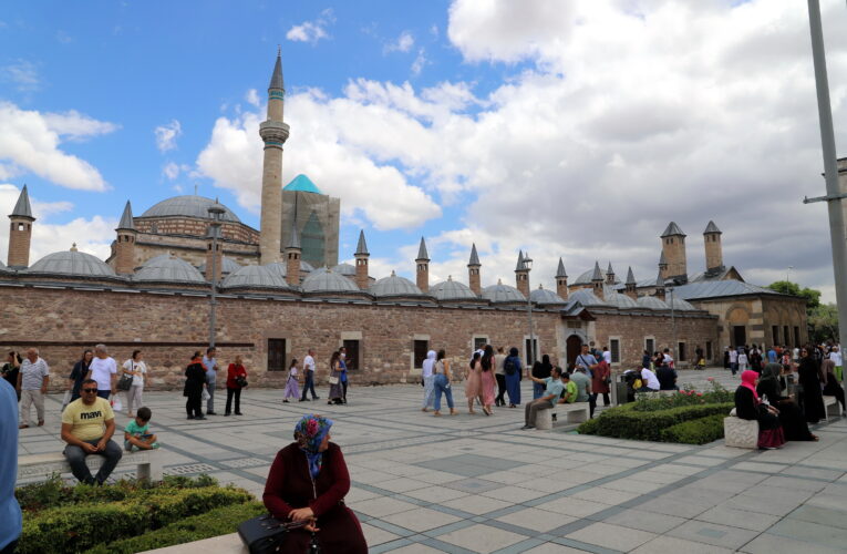 ŞEHİT AİLELERİ VE GAZİLER KONYA’YI GEZDİ