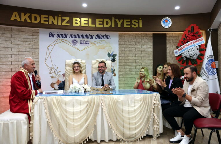 AKDENİZ’DE 4 BUÇUK YILDA 9 BİNİ AŞKIN ÇİFTİN RESMİ NİKÂHI KIYILDI