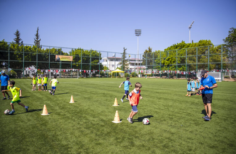 BÜYÜKŞEHİR’DE ÇOCUKLAR YAZIN TADINI SPOR YAPARAK ÇIKARTIYOR