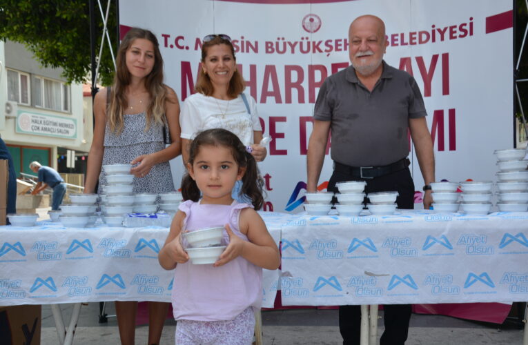 MERSİN BÜYÜKŞEHİR, BOLLUK VE BEREKETİN SEMBOLÜ AŞURELERİ VATANDAŞLA BULUŞTURDU