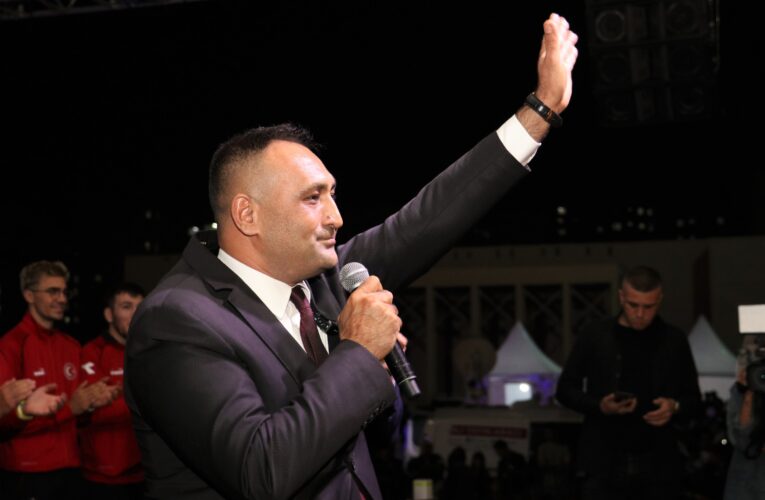 “ÜNLÜ SANATÇILAR ECE MUMAY VE OGÜN SANLISOY TOROSLAR’DA SEVENLERİYLE BULUŞACAK”