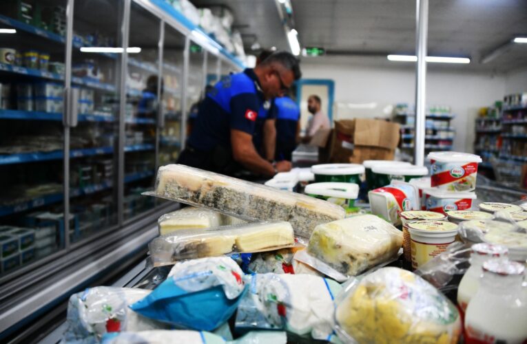 Yenişehir Belediyesi zabıtası denetimlerde tarihi geçmiş ürünler tespit etti