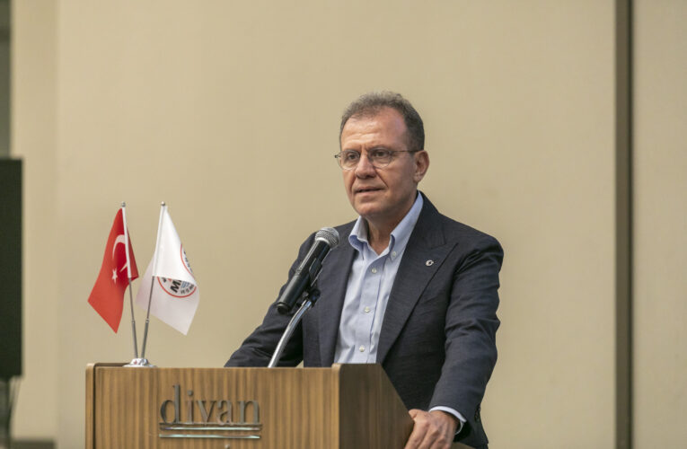 SEÇER, BÜYÜKŞEHİR’İN HİZMETLERİNİ İŞ İNSANLARINA  ANLATTI