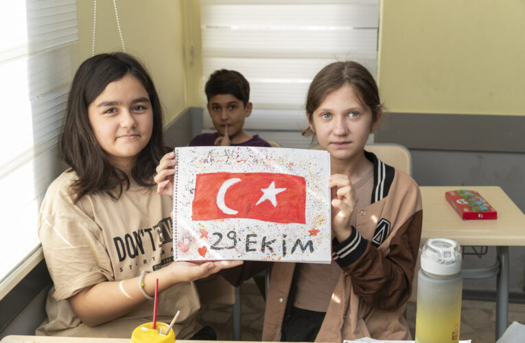 BÜYÜKŞEHİR, LGS KURS MERKEZİ ÖĞRENCİLERİNE CUMHURİYETİN 100. YILI COŞKUSUNU YAŞATIYOR