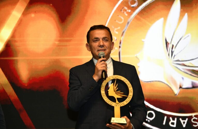 Başkan Özyiğit’e “Yılın En Çok Kadın Yönetici İstihdamı Sağlayan Belediye” ödülü