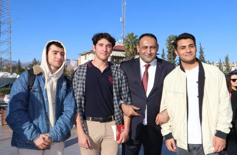 BAŞKAN YILMAZ, GENÇLERİN YENİ GÖZDESİ TOROSLAR GENÇLİK MERKEZİ VE SPOR TESİSİ’Nİ GEZDİ