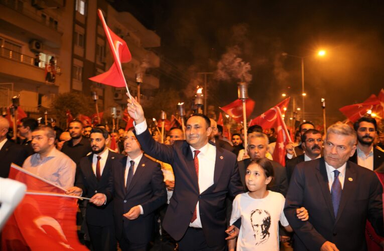 100. YILDA 100 MEŞALE İLE “CUMHURİYET” YÜRÜYÜŞÜ