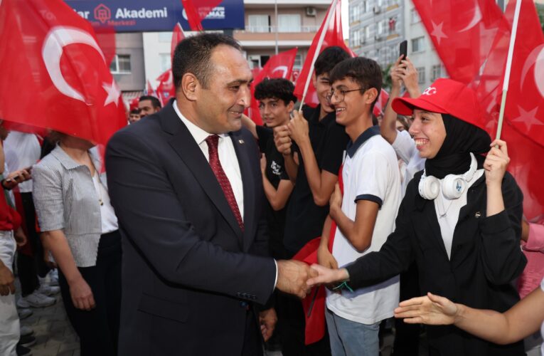 TOROSLAR AKADEMİ MERKEZİ’NDE GENÇLER TEK YÜREK OLDU, ATATÜRK’E OLAN SEVGİLERİNİ TÜM DÜNYAYA HAYKIRDI