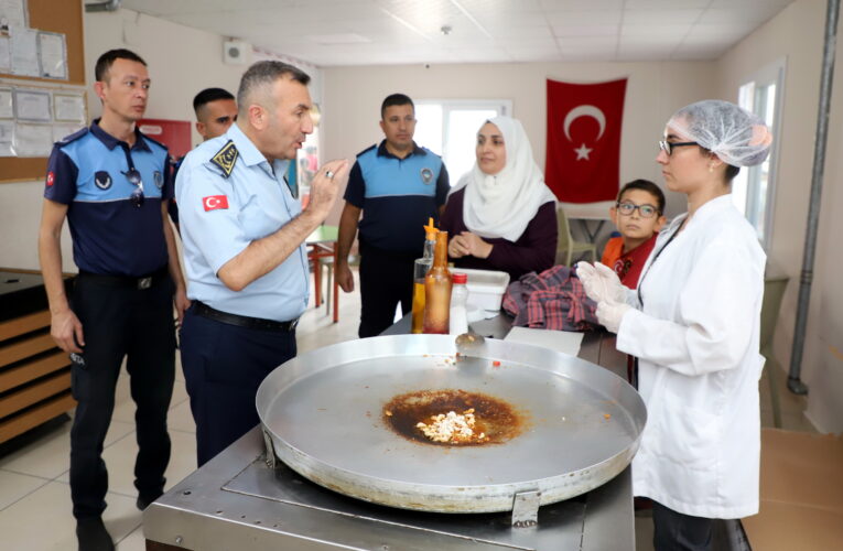 AKDENİZ ZABITASI OKUL KANTİNLERİNİ DENETLEDİ