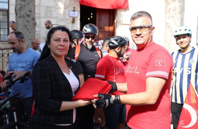 TOROSLAR’DA, 100. YILDA 100 ÖĞRETMEN İLE 29 KİLOMETRELİK BİSİKLET TURU
