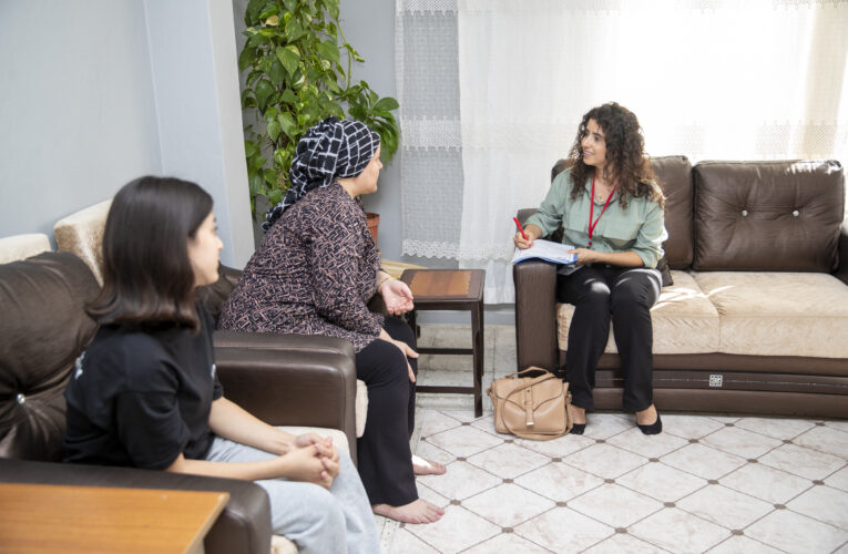 BÜYÜKŞEHİR, ÖĞRENCİLERİN VELİLERİYLE EVLERİNDE BULUŞUYOR