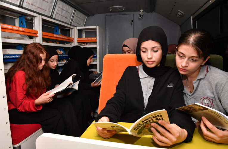 BÜYÜKŞEHİR GEZİCİ KÜTÜPHANESİ’NİN DURAĞI, AKŞEMSETTİN ANADOLU İHL OLDU