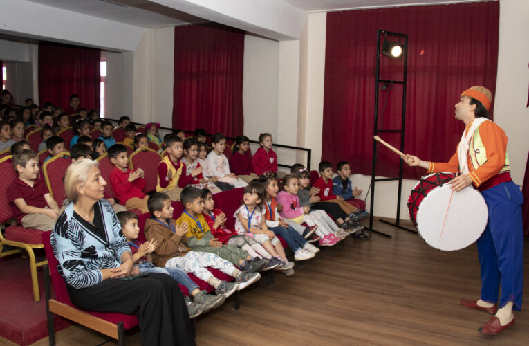 ŞEHİR TİYATROSU, ÇOCUKLARI MUTLU ETMEYE DEVAM EDİYOR